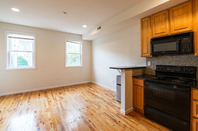 Building Photo - 330 N Preston St