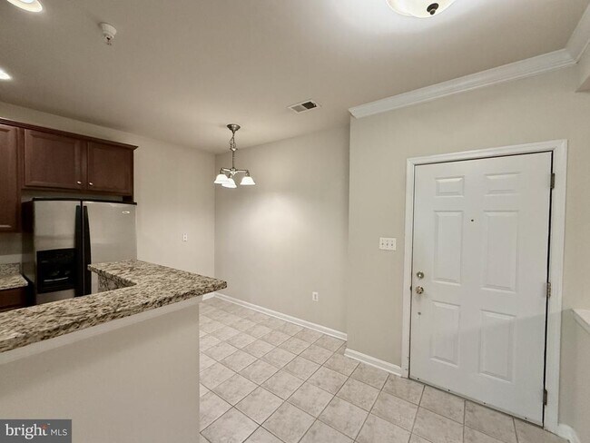 Building Photo - 9720 Holmes Pl