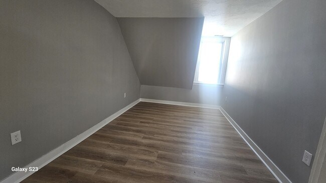 Building Photo - 310 N Main St