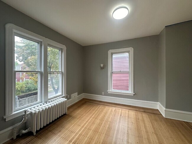 Building Photo - Beautiful 4 bedroom duplex!