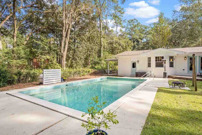 Building Photo - 2072 Trescott Dr