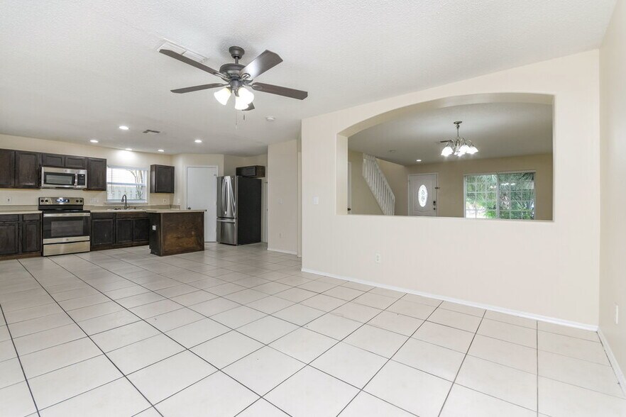 Building Photo - 1231 Heather Lake Dr