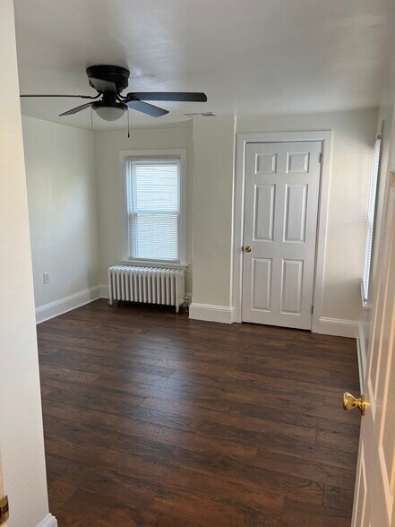 The master bedroom features a ceiling fan, and is large enough to fit a queen-sized bed. - 126 Merion Ave