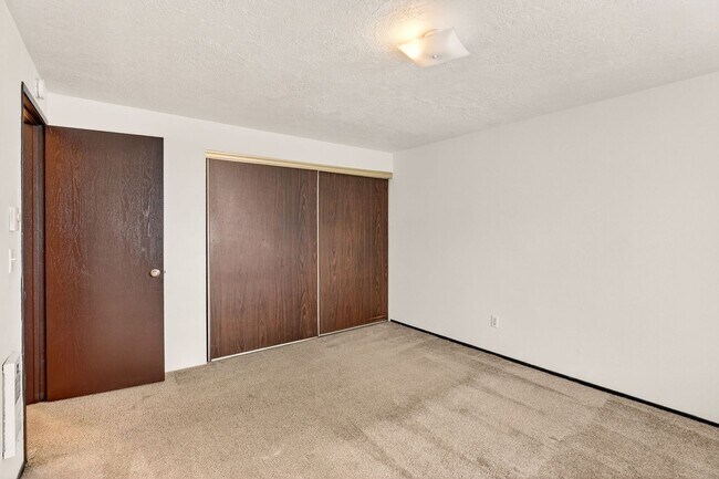 Building Photo - 4801 NE Killingsworth St