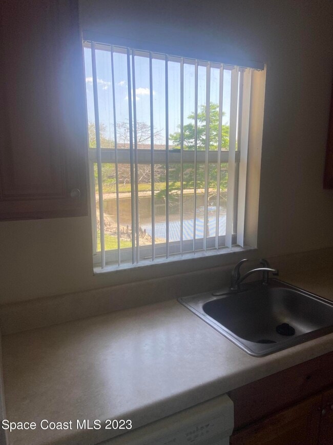 Building Photo - 290 Spring Dr