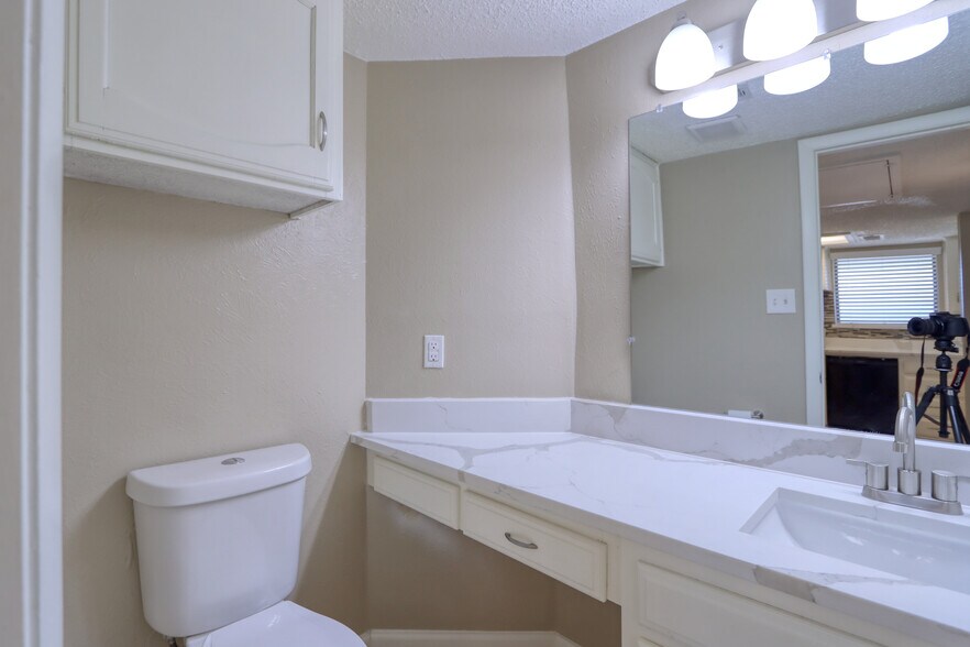 Building Photo - 707 Harbour Town Dr