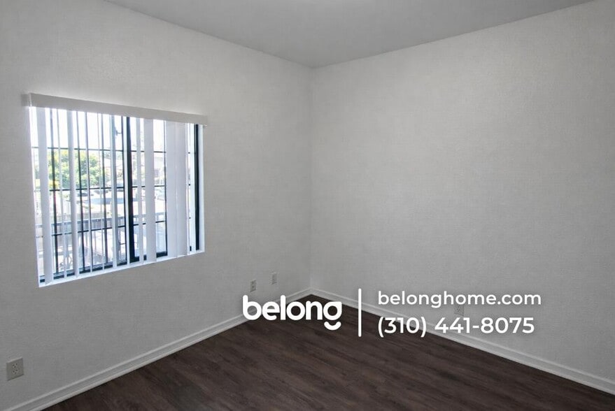 Building Photo - 1700 W 43rd St