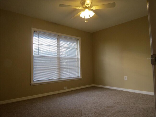 Building Photo - 136 America St