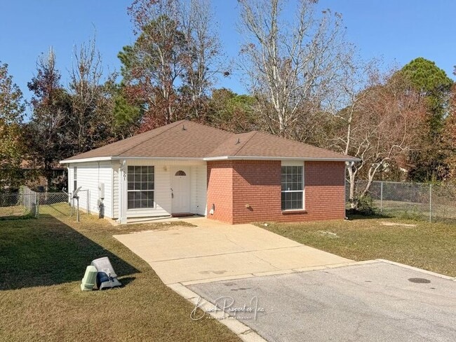 Primary Photo - 501 Ashwood Ln