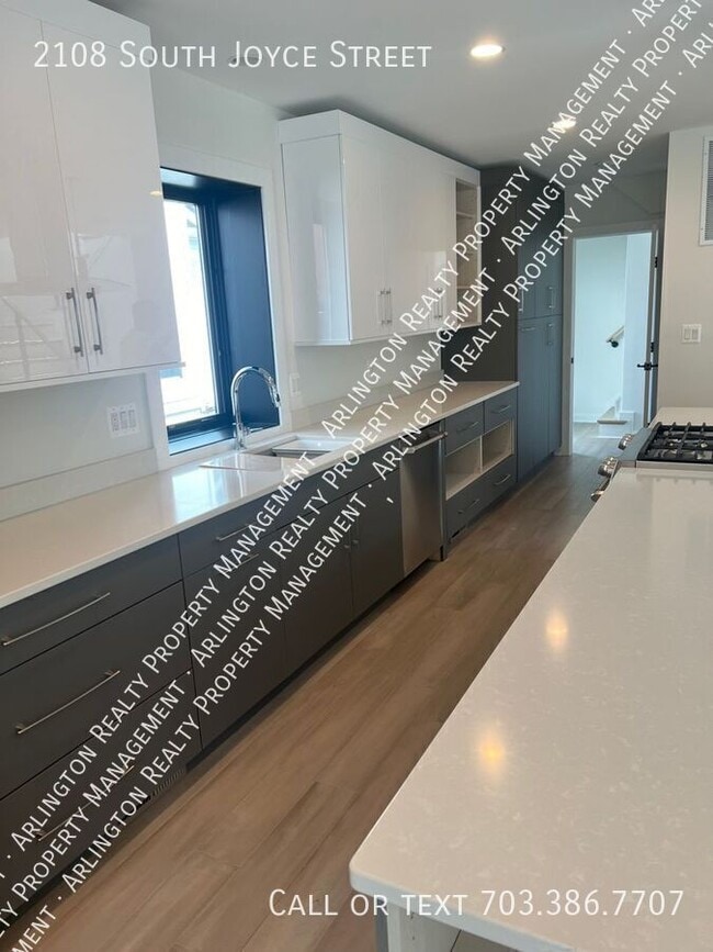 Building Photo - 2108 S Joyce St