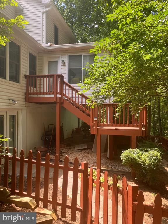 Building Photo - 2220 Blue Valley Dr