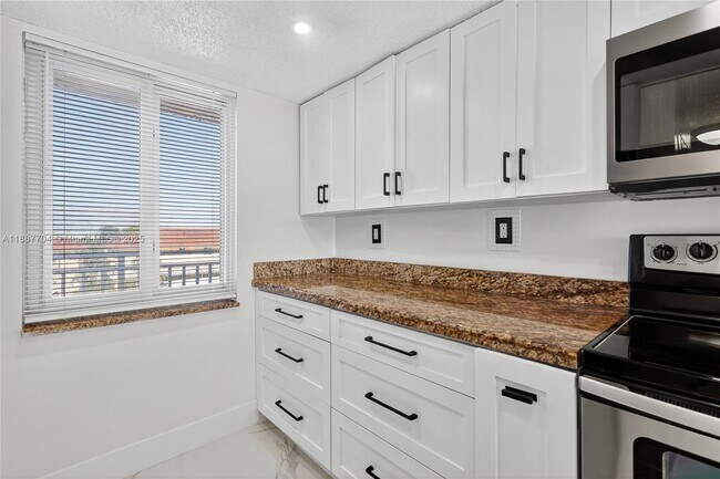 Building Photo - 9915 W Okeechobee Rd