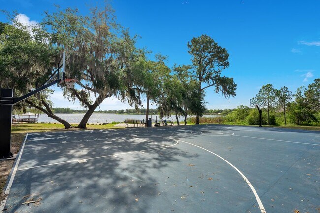 Building Photo - Move-in Ready Home with 2 Car Garage in Desirable Summerport Community!