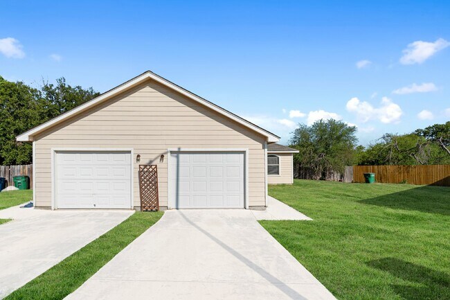 Building Photo - 13002 O'Connor Cove