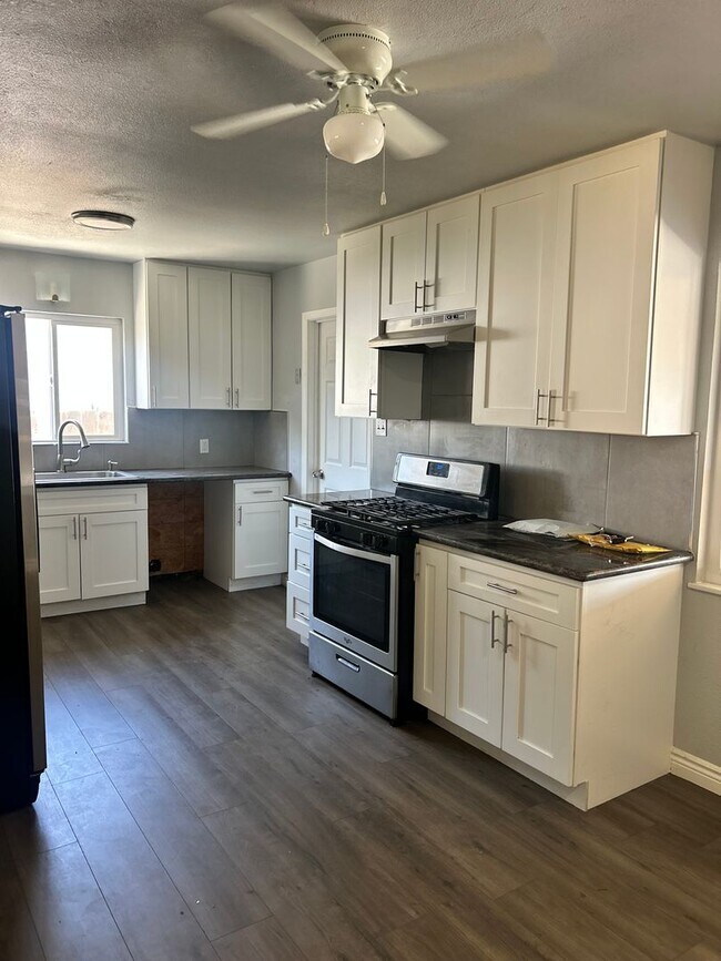 Building Photo - Single Family Home