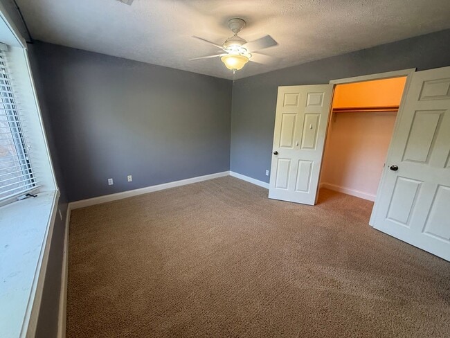 Building Photo - Spacious House in Draffenville