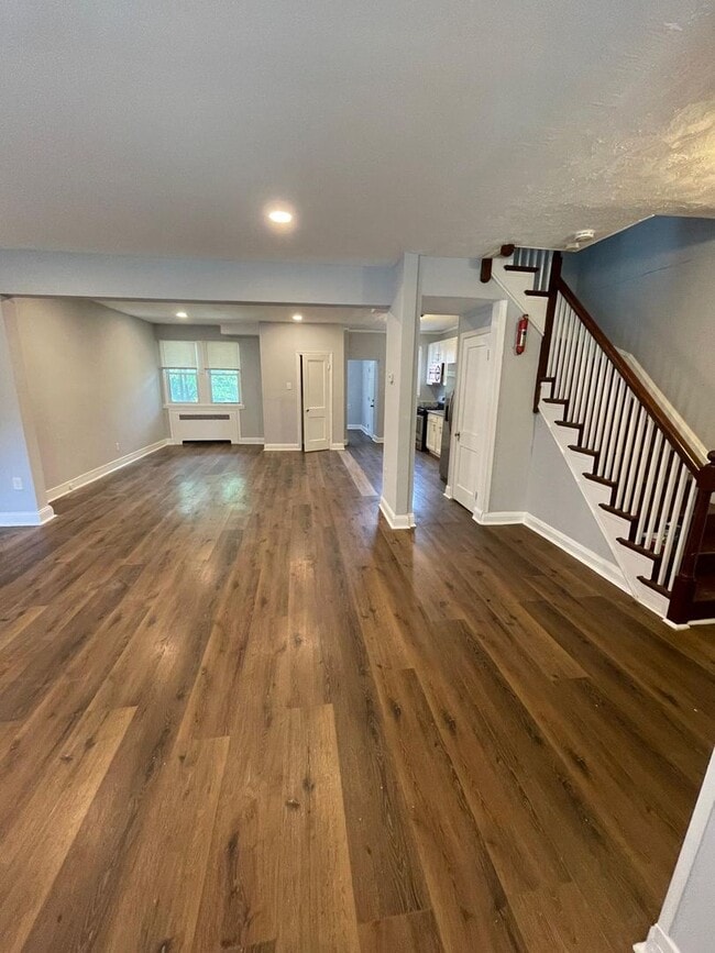 Building Photo - 3840 Dolfield Ave