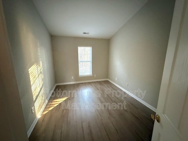 Building Photo - 10965 Princeton Village Dr