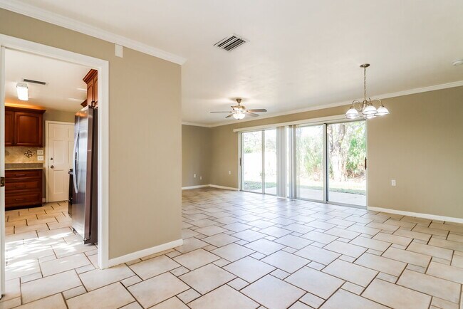 Building Photo - 1940 Ripon Dr