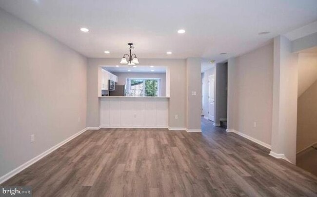 Building Photo - 31 W Duck St