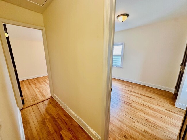 Building Photo - 47 Aqueduct Ave