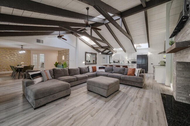 Building Photo - 1775 Harbor Rd