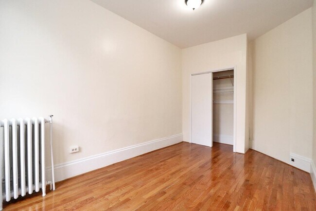 Building Photo - 92 Bright St