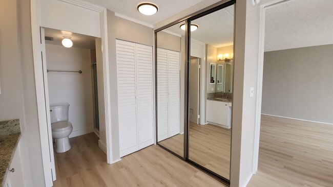 Building Photo - 469 Ena Rd