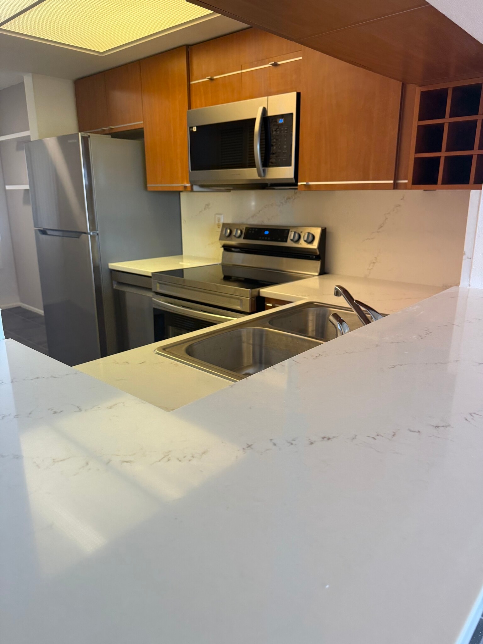 Building Photo - 835 S Osprey Ave