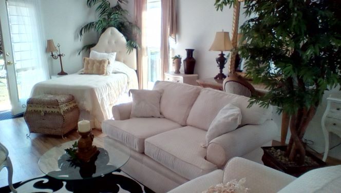 LOUNGING AREA - 1771 Hickory Ln