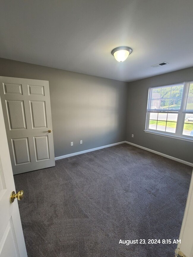 Building Photo - 3 Bedroom Townhouse For Rent in Waynesboro