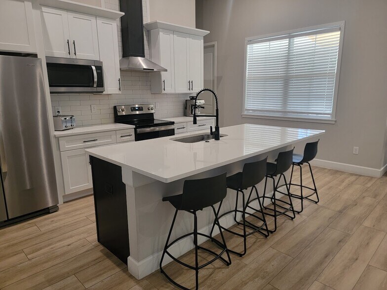 Building Photo - 369 N Lake Jessup Ave