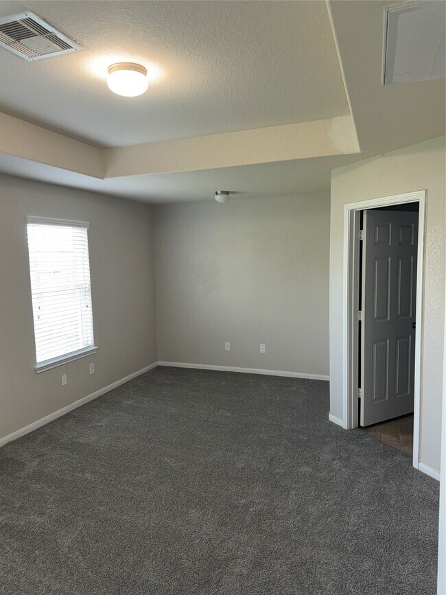Building Photo - 2227 Sanders Brook Dr