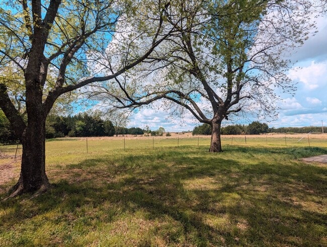 Building Photo - Quiet Country Living with Space, Privacy & Modern Comforts
