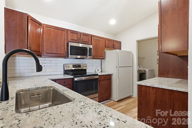 Building Photo - 17122 Red Feather Dr