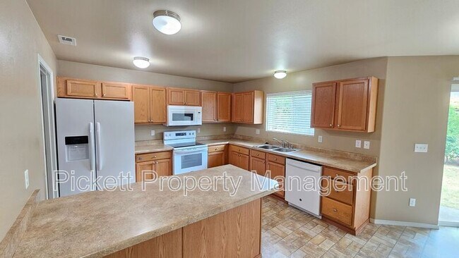 Building Photo - 2369 SW Siskin Cir