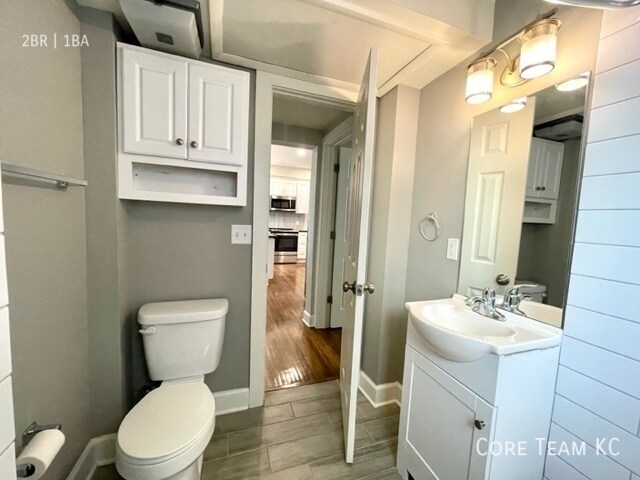 Building Photo - 920 Ward Pkwy