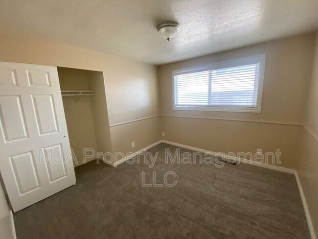 Building Photo - 2182 W 5600 S