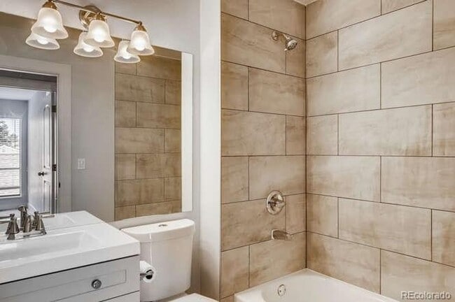 Building Photo - Beautifully Remodeled 3 bedroom Townhome in the Pinery.