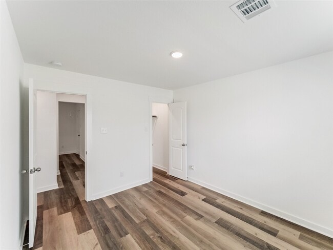 Building Photo - 2230 Memory Oaks Dr