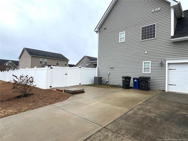 Building Photo - 582 Century Dr