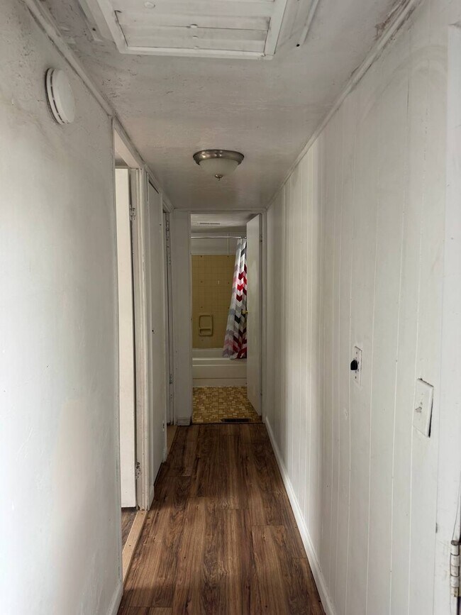 Building Photo - SALINA RENTALS - TRLR #6