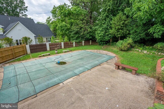 Building Photo - 6438 Woodville Dr