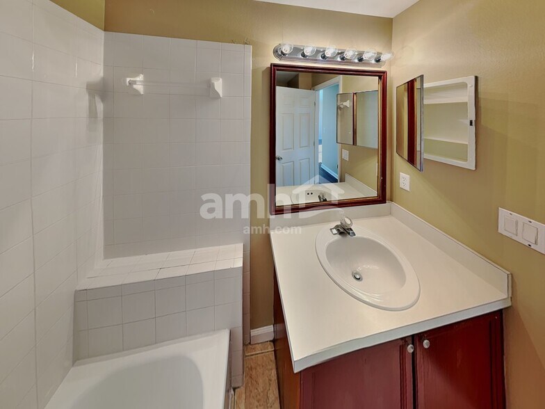 Building Photo - 6673 Bouganvillea Crescent Dr