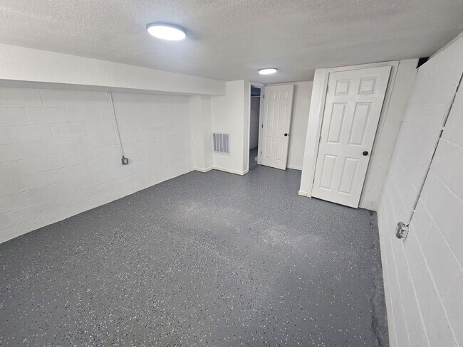 Building Photo - 5661 Lafayette Ave