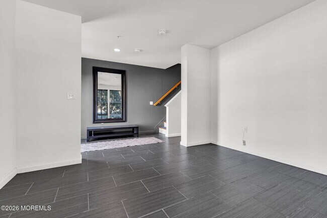 Building Photo - 807 Kingsley St