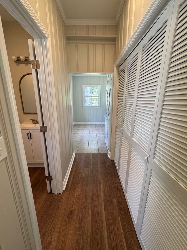 Building Photo - Renovated 3/2.5 House with bonus room in South Rome- $1,795
