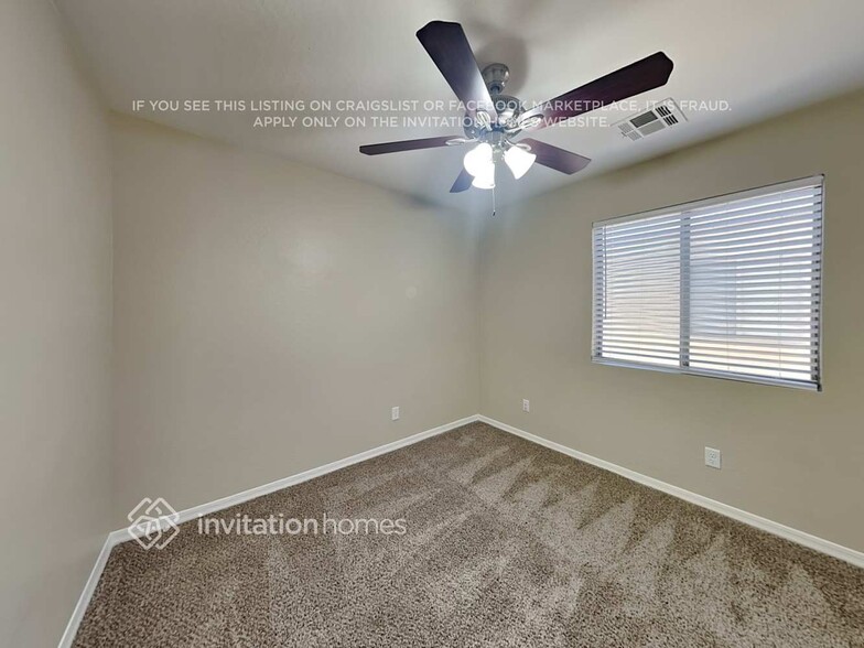 Building Photo - 1352 E Kelsi Ave