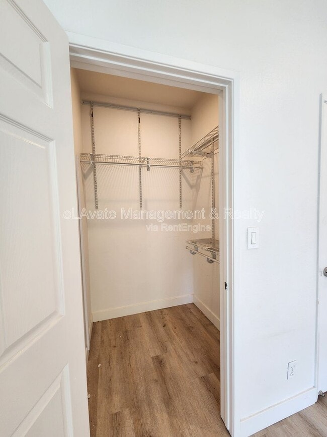 Building Photo - 14625 Dickens St