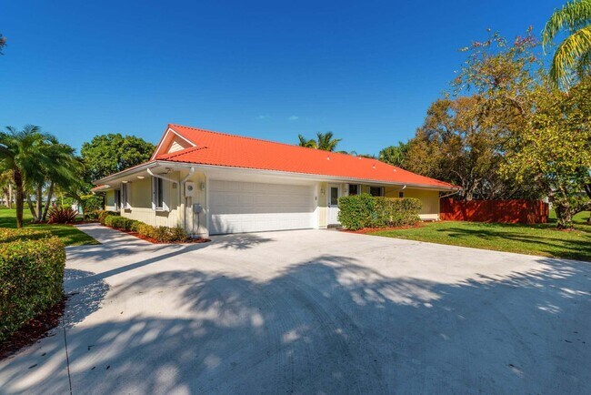 Building Photo - 2341 NW Bay Colony Ct
